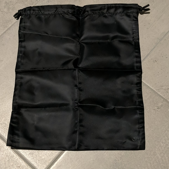 lululemon athletica Handbags - Lululemon Shoe Bag - Black